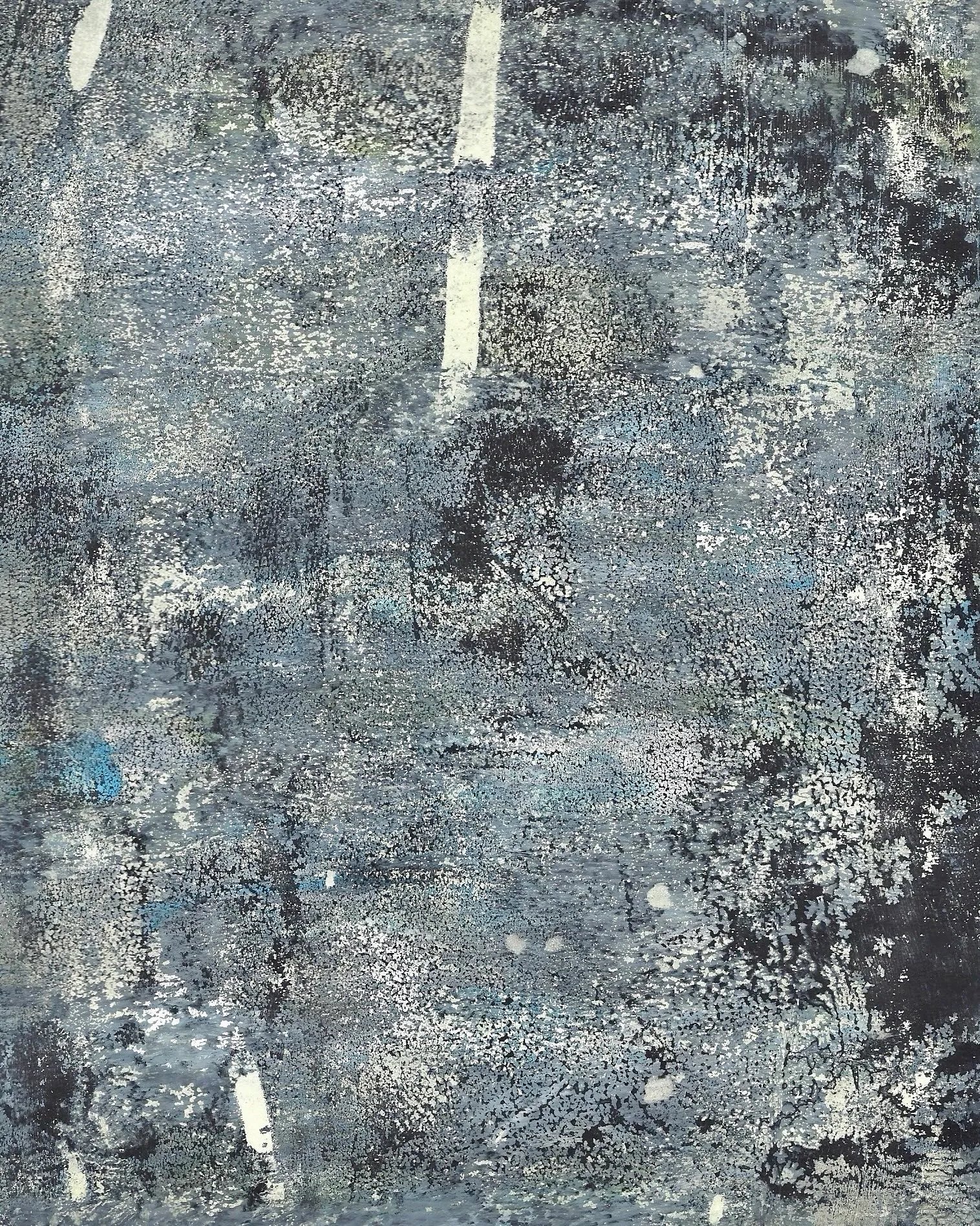 Mottled blue-grey and pale cream speckled texture with two pale vertical bands, dark charcoal passages at the right edge, and a small light-blue patch in the lower left.